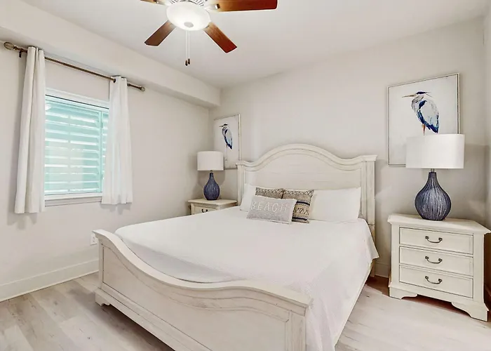 Beachfront With Pool Private Balcony And Washer And Dryer Holiday home