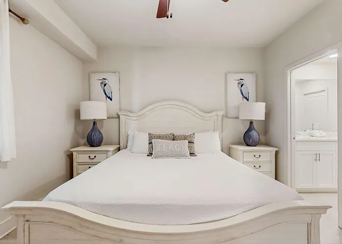 Beachfront With Pool Private Balcony And Washer And Dryer Holiday home