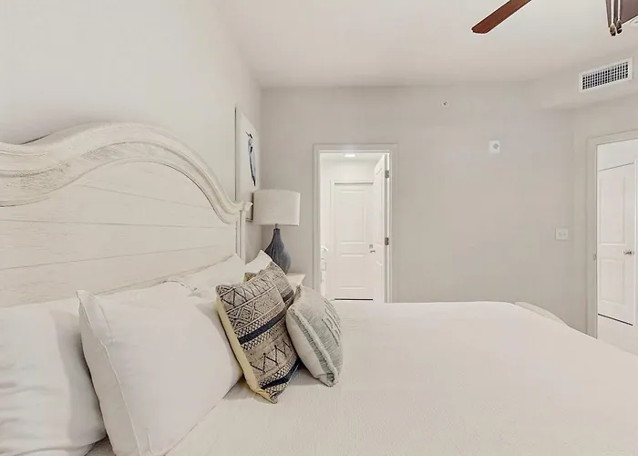 Holiday home Beachfront With Pool Private Balcony And Washer And Dryer *