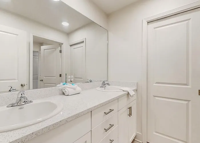 Beachfront With Pool Private Balcony And Washer And Dryer Holiday home Gulf Shores
