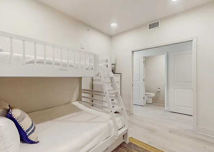 Holiday home Beachfront With Pool Private Balcony And Washer And Dryer *