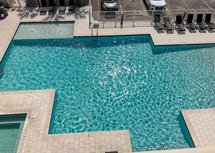 Beachfront With Pool Private Balcony And Washer And Dryer *